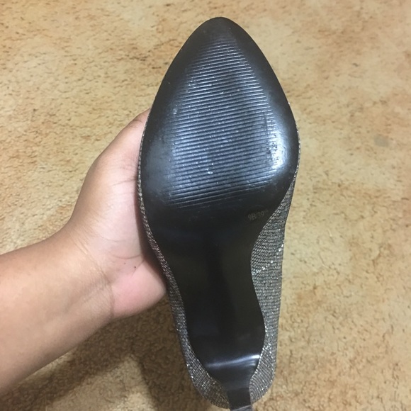 Shoes - Picture 4 of 5